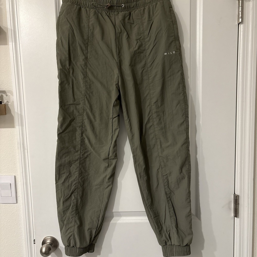 Wilo The Label Women's Parachute Joggers Pants‎ in Sage Size Large